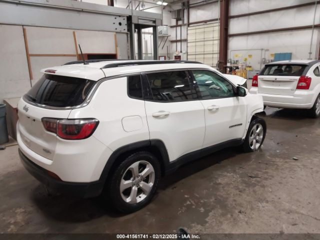 3C4NJCBB4JT268055 Jeep Compass Latitude Fwd