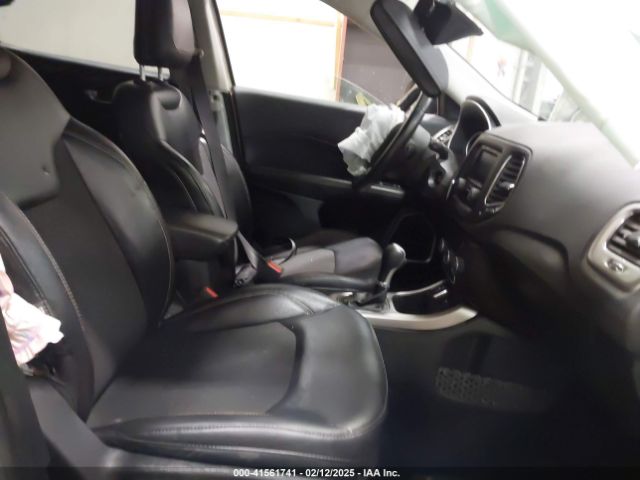 3C4NJCBB4JT268055 Jeep Compass Latitude Fwd