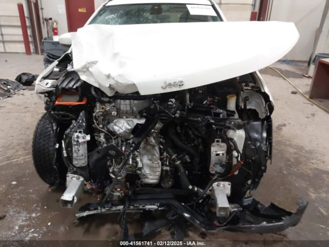 3C4NJCBB4JT268055 Jeep Compass Latitude Fwd