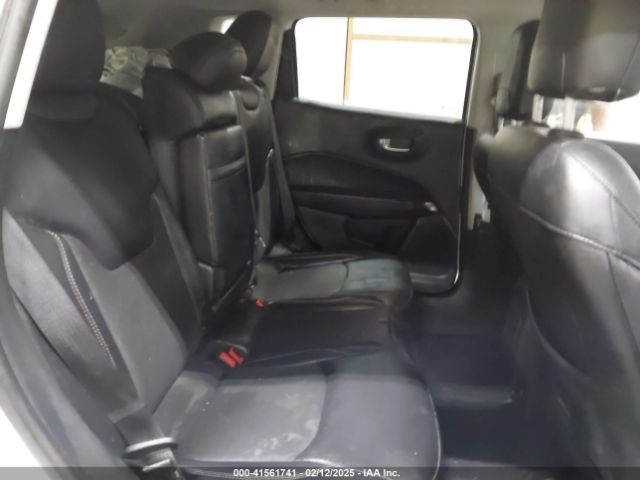 3C4NJCBB4JT268055 Jeep Compass Latitude Fwd