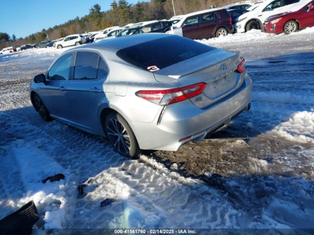 2018 TOYOTA CAMRY 4T1B11HK0JU125782 Photo 2
