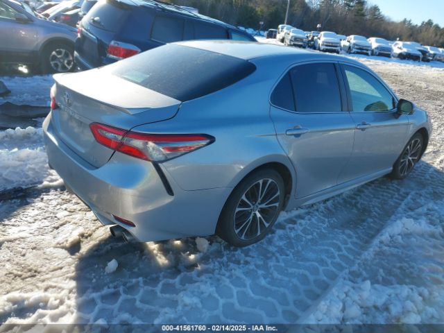 2018 TOYOTA CAMRY 4T1B11HK0JU125782 Photo 3