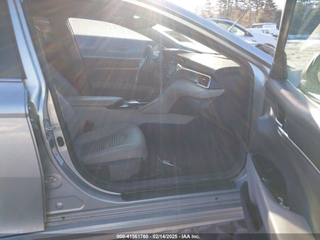 2018 TOYOTA CAMRY 4T1B11HK0JU125782 Photo 4