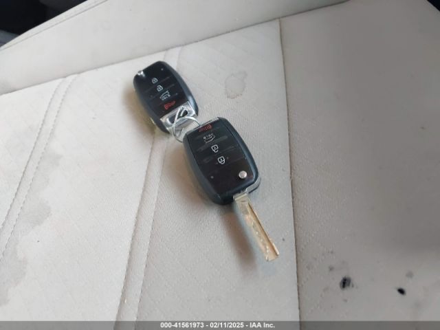 5XYPG4A36HG262184 KIA Sorento 2.4l Lx