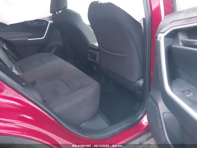Toyota RAV4 LE 2019 JTMH1RFV4KJ008350 Image 8