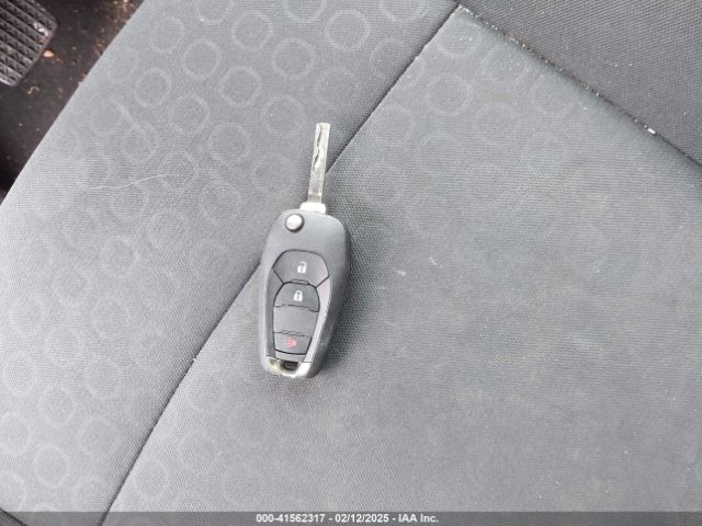 KL7CJKSB9LB327328 Chevrolet Trax Fwd Ls