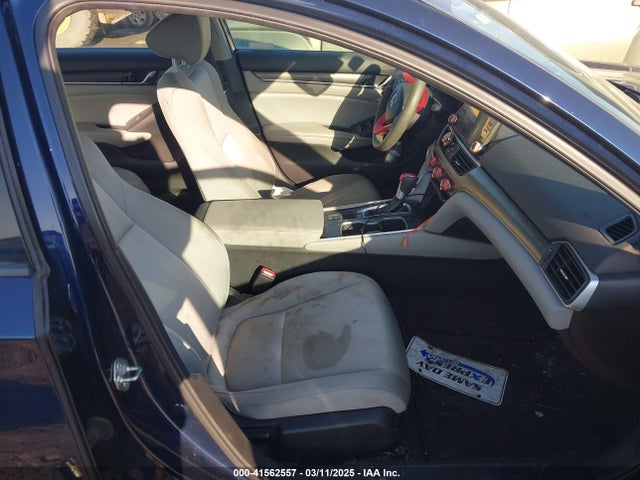 1HGCV1F16KA141528 Honda ACCORD LX