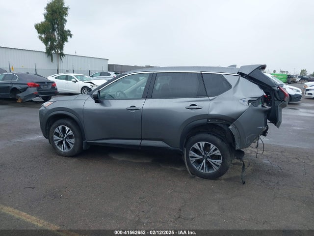 JN8AT3BA8MW025576 Nissan Rogue Sv Fwd