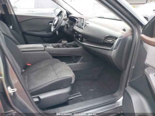 JN8AT3BA8MW025576 Nissan Rogue Sv Fwd