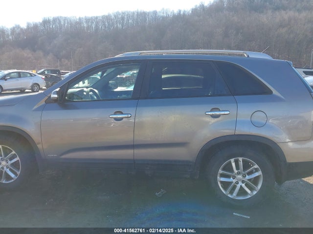 5XYKTCA69EG477824 KIA SORENTO LX