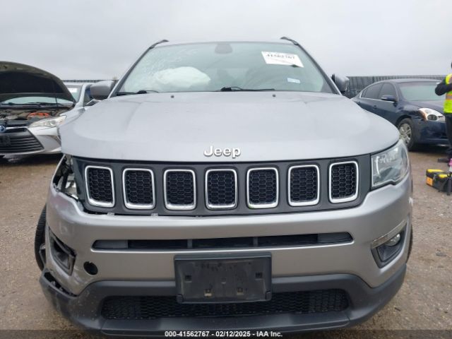 3C4NJCBB7JT226303 Jeep Compass Latitude Fwd