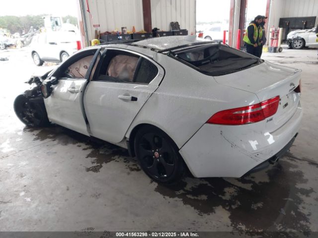 2017 JAGUAR XE SAJAR4BG1HA972547 Photo 2