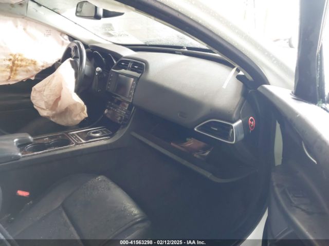2017 JAGUAR XE SAJAR4BG1HA972547 Photo 4