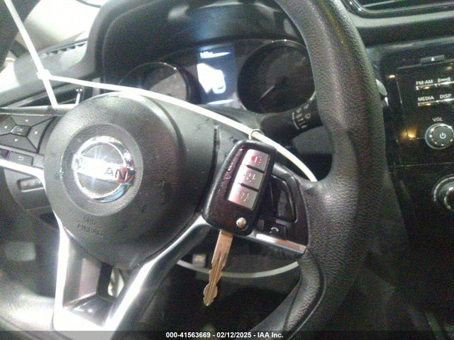Nissan ROGUE S 2017 KNMAT2MT4HP502900 Image 11