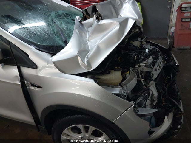 1FMCU9GDXHUA83838 Ford ESCAPE SE