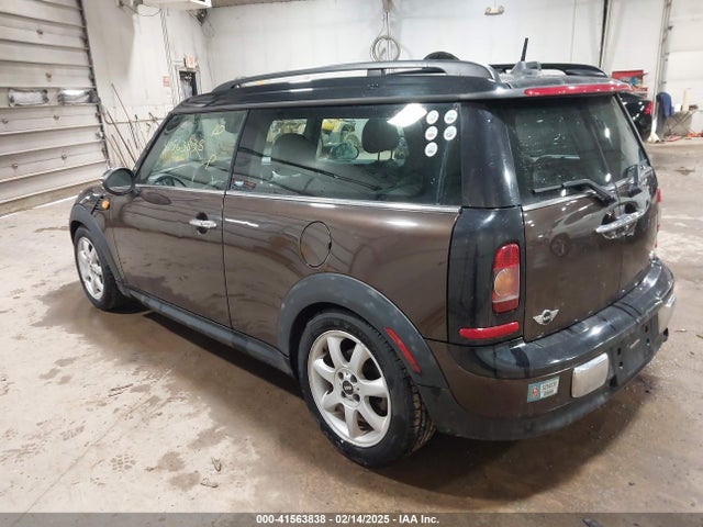 2009 MINI COOPER CLUBMAN WMWML33589TX35237 Photo 2
