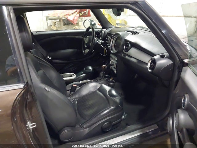 2009 MINI COOPER CLUBMAN WMWML33589TX35237 Photo 4