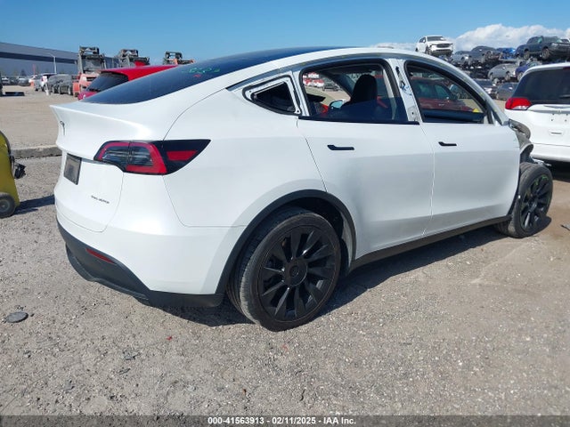 2023 TESLA MODEL Y 7SAYGDEE2PA070217 Photo 3