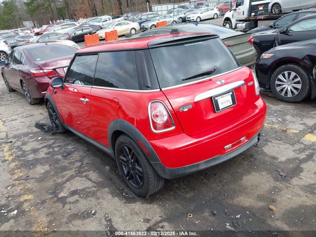 2012 MINI COOPER WMWSU3C58CT542601 Photo 2