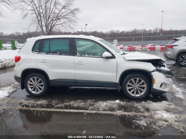 WVGBV3AX4EW529023 Volkswagen TIGUAN SE
