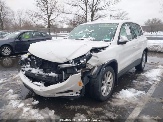 WVGBV3AX4EW529023 Volkswagen TIGUAN SE