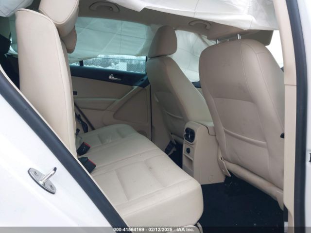 WVGBV3AX4EW529023 Volkswagen TIGUAN SE