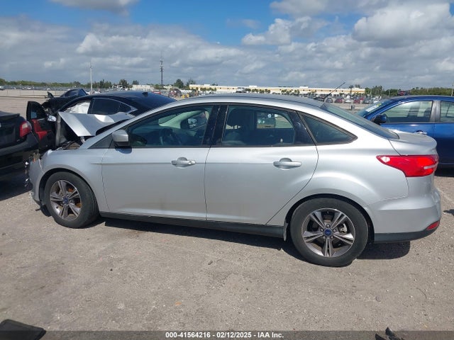 Ford FOCUS SE 2018 1FADP3FE3JL220529 Image 14