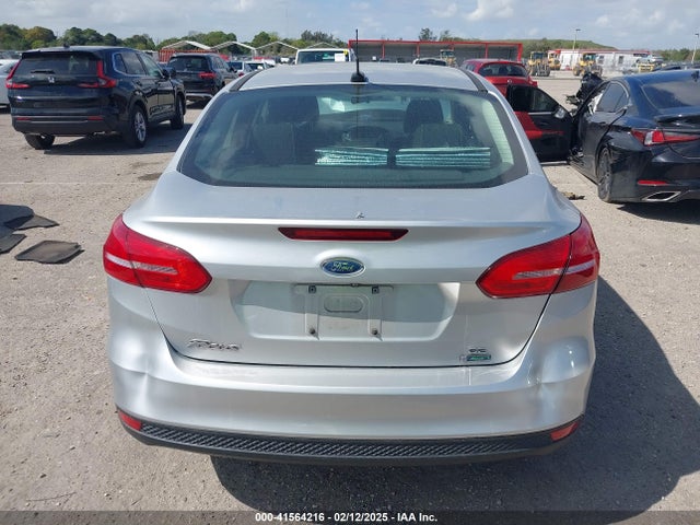 Ford FOCUS SE 2018 1FADP3FE3JL220529 Image 16