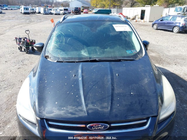 1FMCU9JXXFUB67531 Ford Escape Titanium