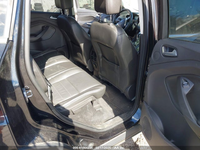 1FMCU9JXXFUB67531 Ford Escape Titanium