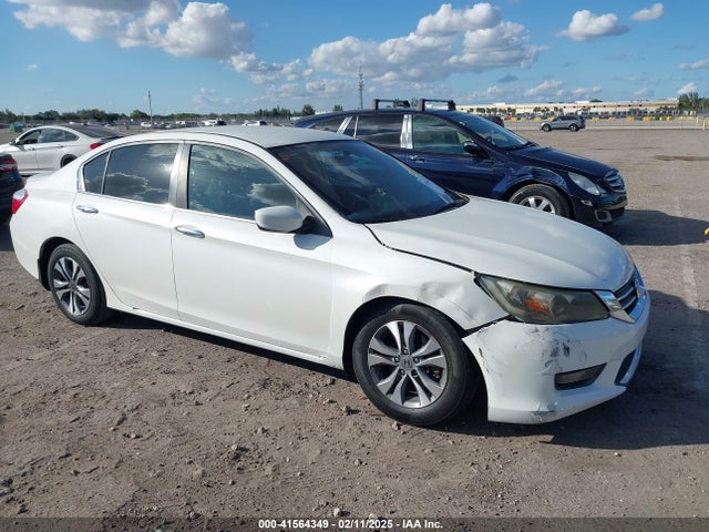 2015 1HGCR2F50FA104283 main image