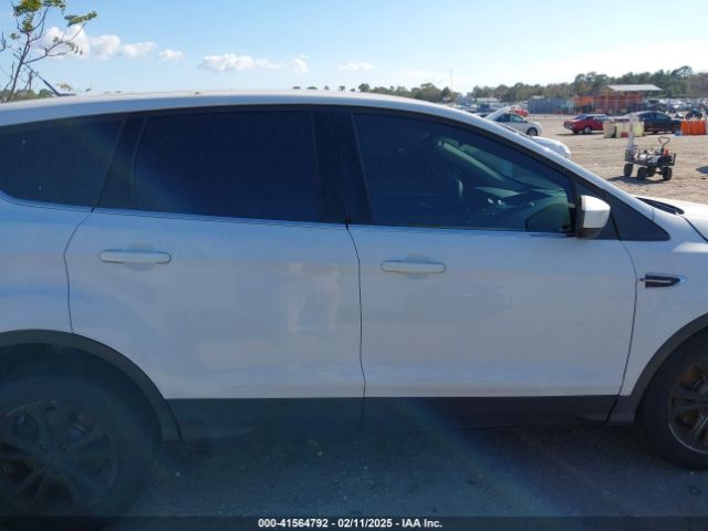 1FMCU9GD3HUD52181 Ford ESCAPE SE