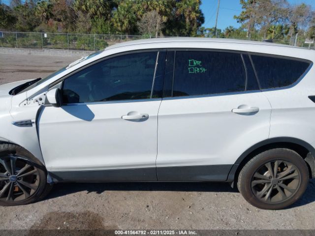 1FMCU9GD3HUD52181 Ford ESCAPE SE