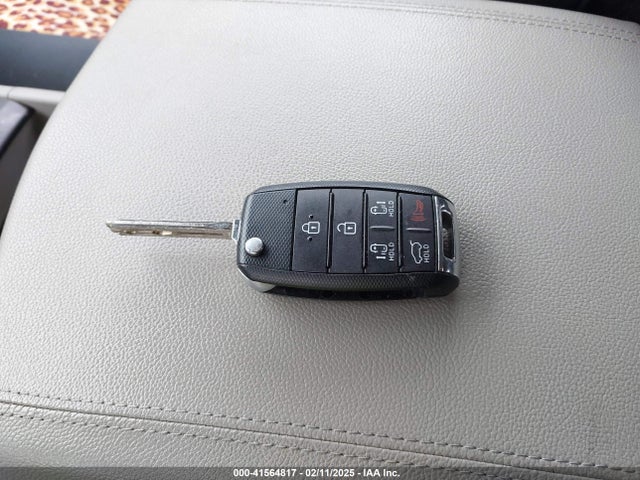 KIA SEDONA LX 2017 KNDMB5C15H6232860 Image 11