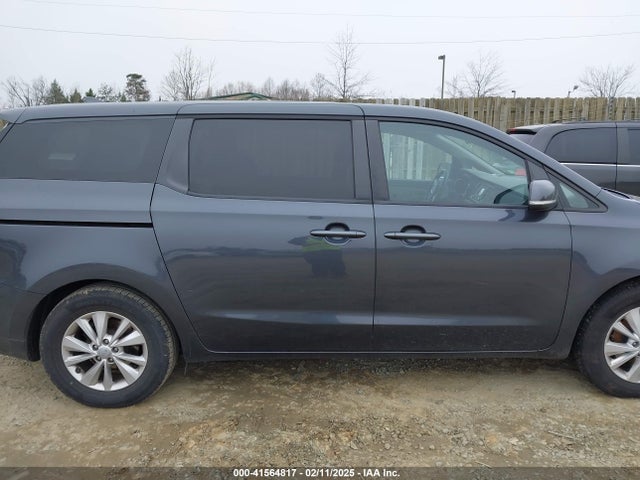 KIA SEDONA LX 2017 KNDMB5C15H6232860 Image 13