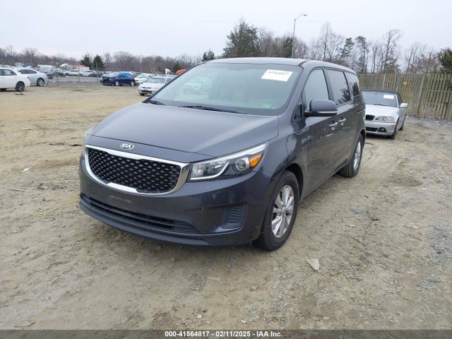 KIA SEDONA LX 2017 KNDMB5C15H6232860 Image 2