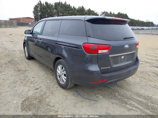 KIA SEDONA LX 2017 KNDMB5C15H6232860 Image 3