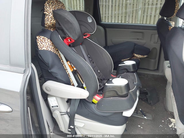 KIA SEDONA LX 2017 KNDMB5C15H6232860 Image 8
