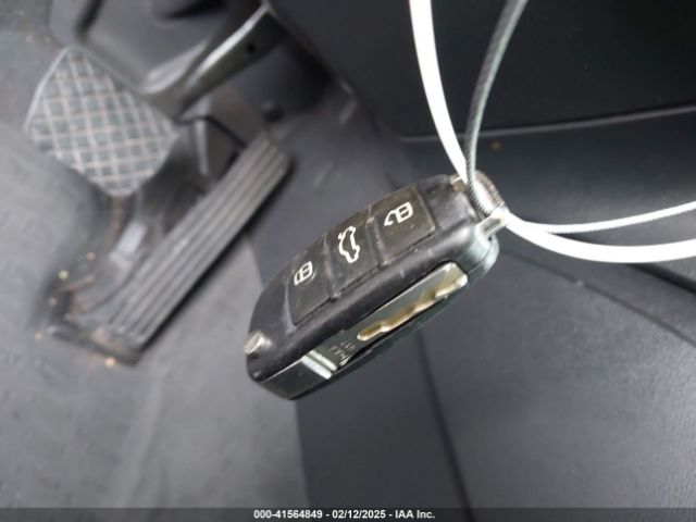 WA1JCCFS7HR002948 Audi Q3 2.0t Premium