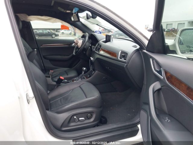 WA1JCCFS7HR002948 Audi Q3 2.0t Premium
