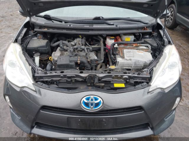 JTDKDTB30E1075174 Toyota Prius C One