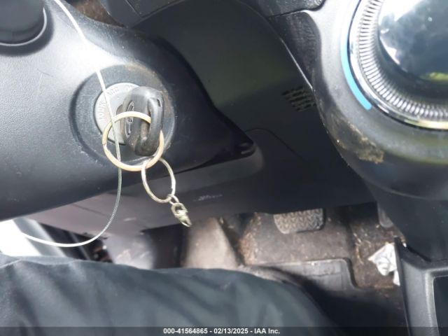 JTDKDTB30E1075174 Toyota Prius C One