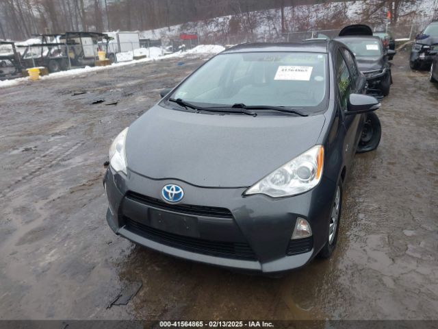 JTDKDTB30E1075174 Toyota Prius C One