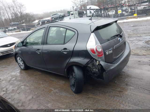 JTDKDTB30E1075174 Toyota Prius C One