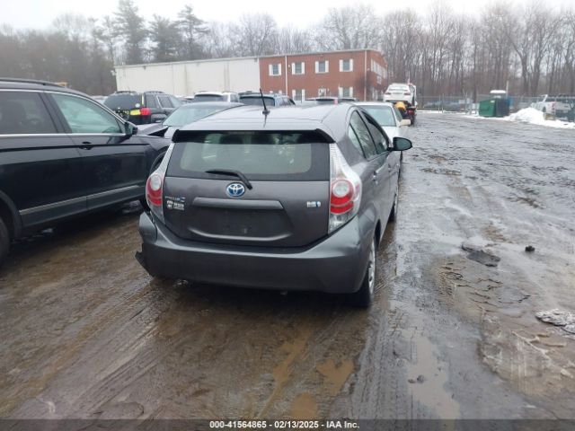 JTDKDTB30E1075174 Toyota Prius C One