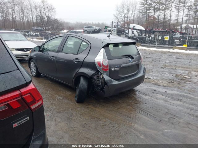 JTDKDTB30E1075174 Toyota Prius C One