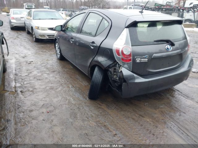 JTDKDTB30E1075174 Toyota Prius C One