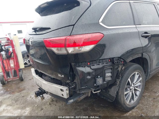 5TDKZRFH7JS547569 Toyota Highlander Xle