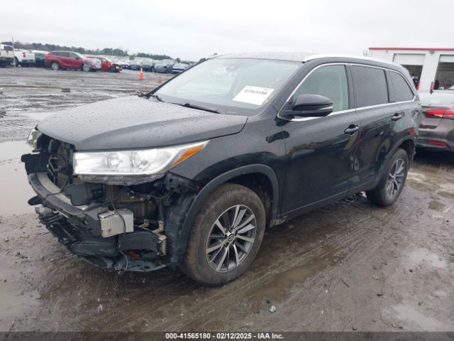 5TDKZRFH7JS547569 Toyota Highlander Xle