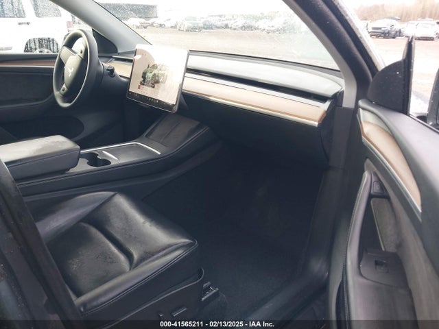 2023 TESLA MODEL Y 7SAYGDEE6PF596126 Photo 4